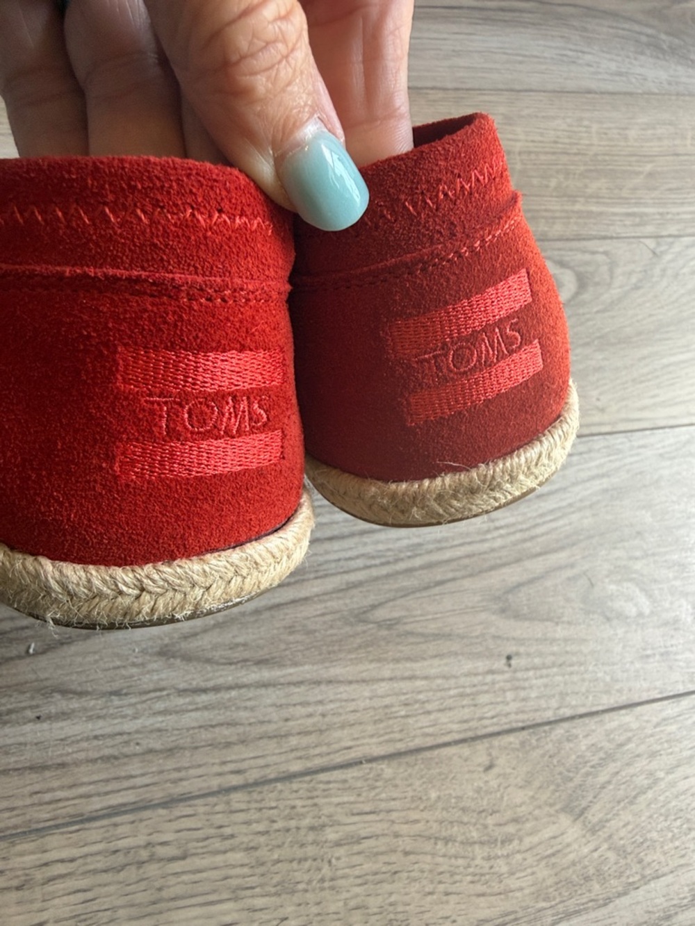 New nwot Toms bright true red suede shoes - Picture 3 of 5